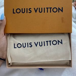 Louis Vuitton Emelie wallet (magenta)